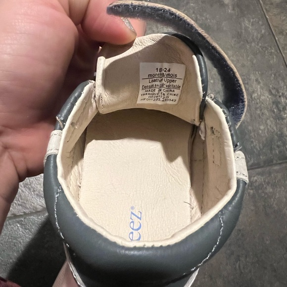 Robeez Adam First Kicks size 18-24 . Brand new - Picture 2 of 3